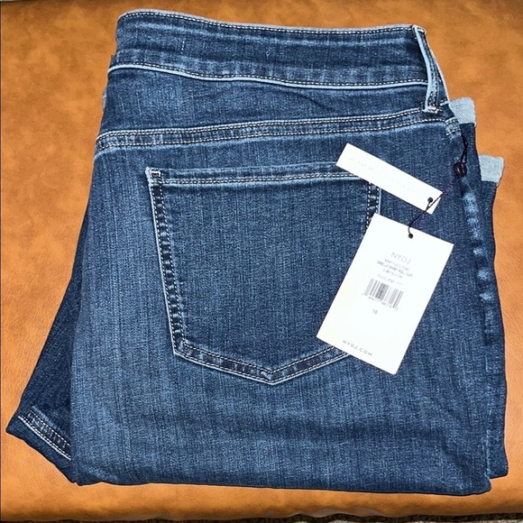 NYDJ Briella Short Roll Cuff NWT Shorts Size 16 - Picture 3 of 16